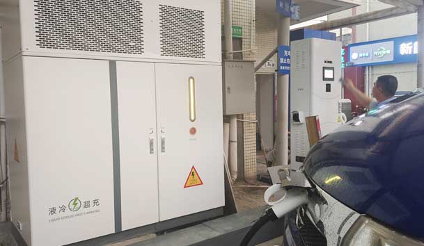 【重卡电动先锋】诸侯快讯300-400kW重卡充电桩：亮点与应用典范(图2)